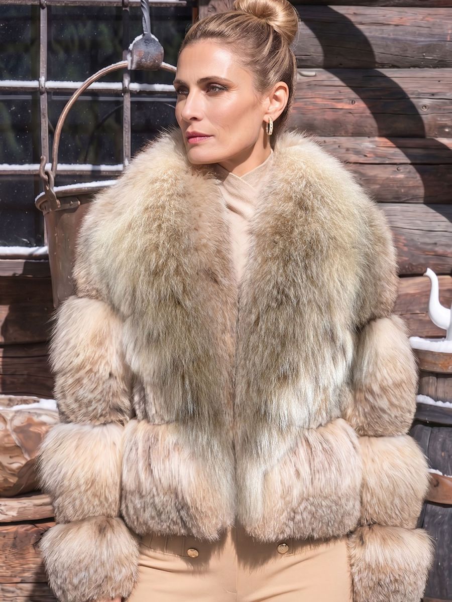 Short fur jacket in 100% Canadian red lynx.