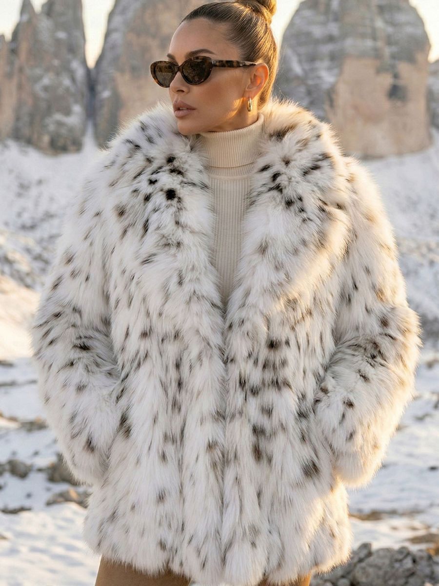 Spotted Imperial White lynx (Lynx) coat.